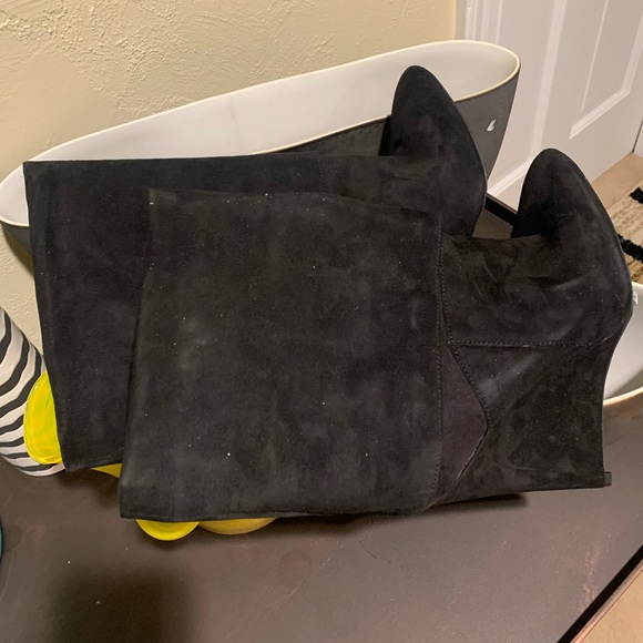Enzo Angiolini Eadagene Black Suede Booties - Picture 3 of 12